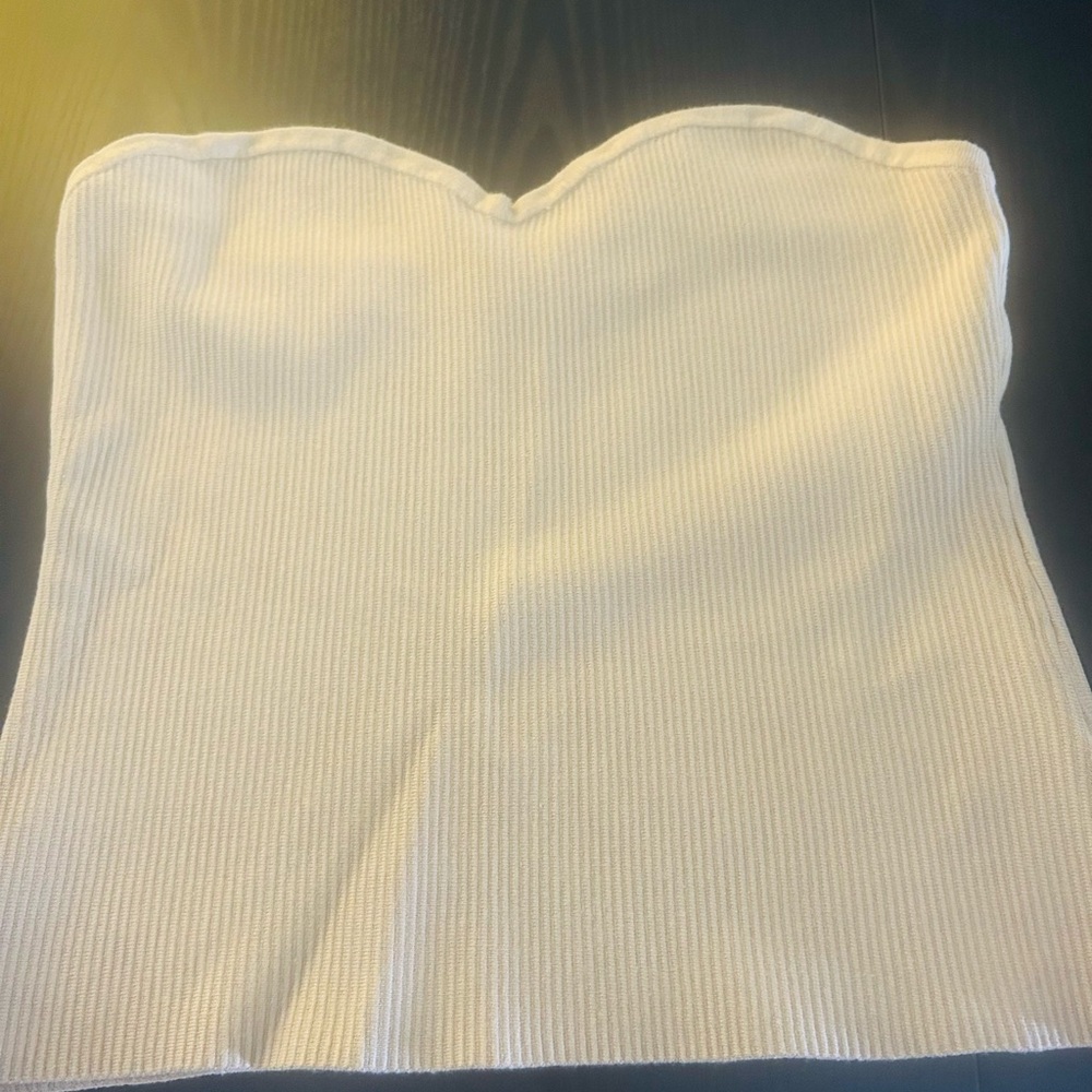 New York & Company Ribbed sleeveless top  with shoulder shawl. NWT size medium.